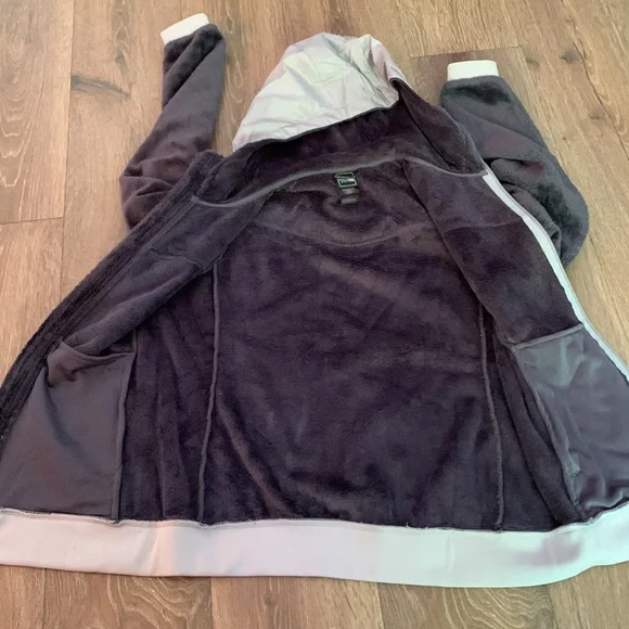 North Face Women’s Gray Coat size medium - Picture 8 of 11